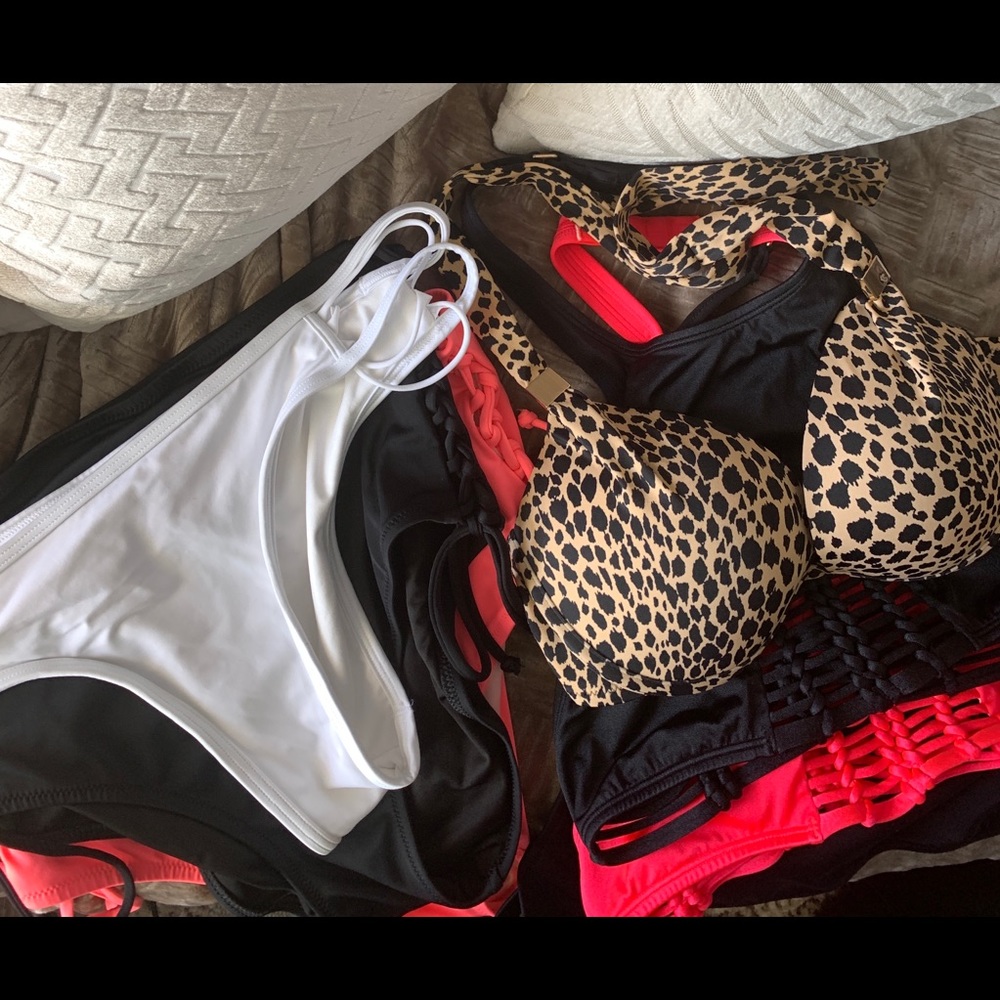 *SOLD*New Victoria’s Secret Bikini Tops and Bottom